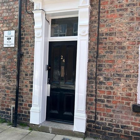 The Niche Apartment York Exterior photo
